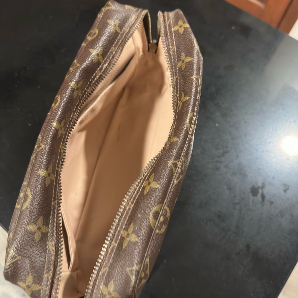Louis Vuitton Classic Vintage Monogram Toiletry Bag - Picture 2 of 13